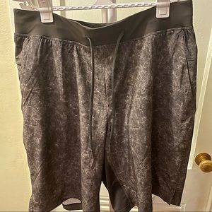 Lululemon T.H.E. Short - Gravel Dust Black Granite Multi